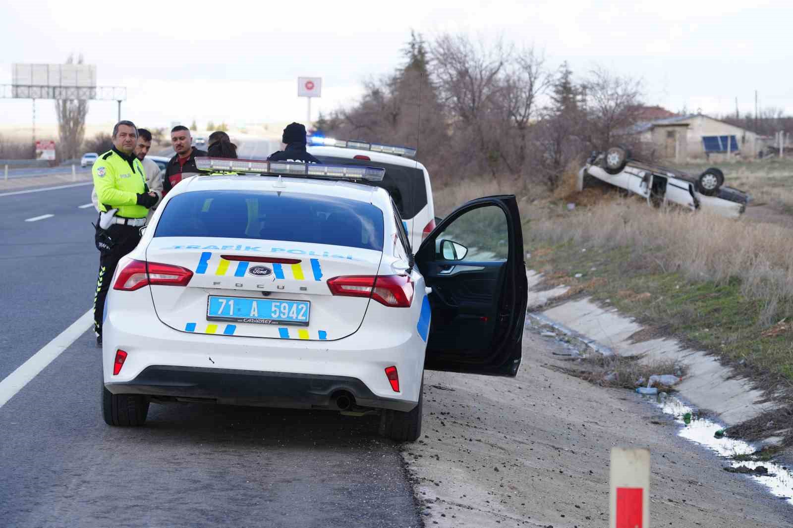 aci manzarayla karsilasti gozyaslarini tutmadi hurdaya donen otomobildeki 2 yegeni yaralandi 2 dPSbJl3R