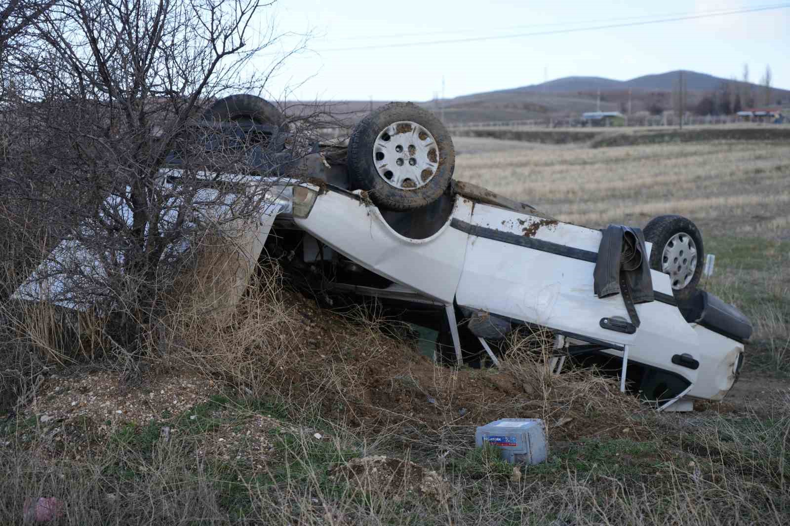 aci manzarayla karsilasti gozyaslarini tutmadi hurdaya donen otomobildeki 2 yegeni yaralandi 3 Tzvf243J