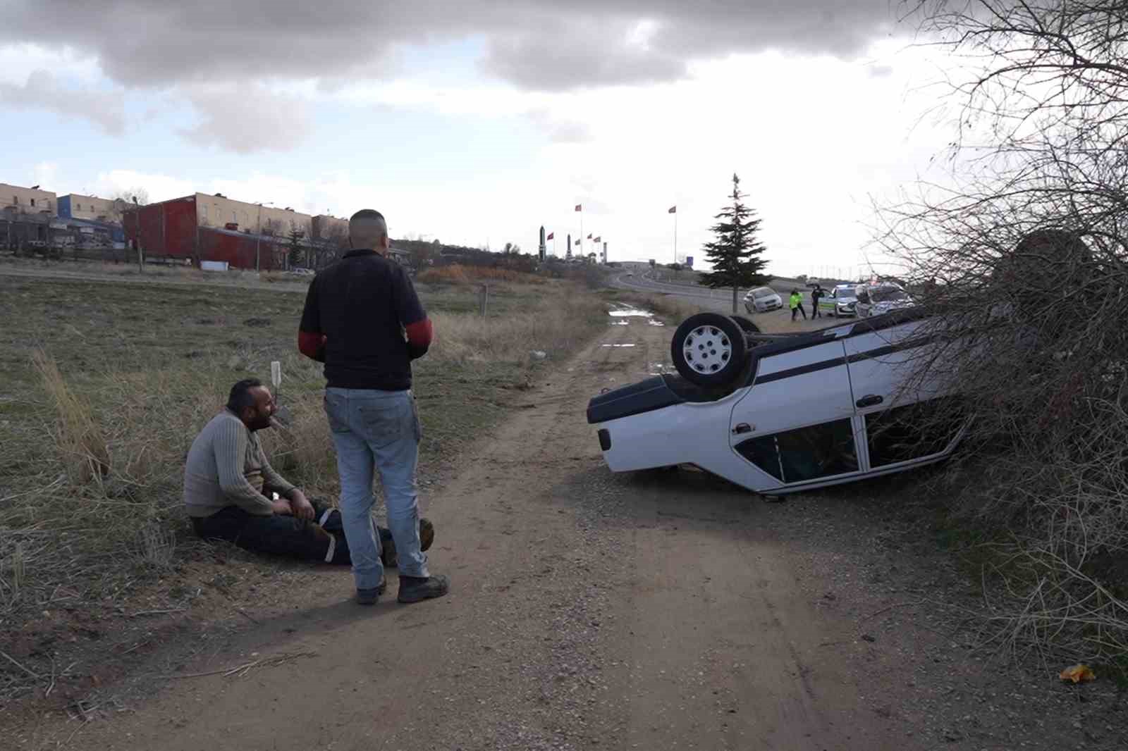 aci manzarayla karsilasti gozyaslarini tutmadi hurdaya donen otomobildeki 2 yegeni yaralandi 6 Fcgm8Cpj