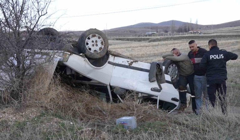 aci-manzarayla-karsilasti-gozyaslarini-tutmadi-hurdaya-donen-otomobildeki-2-yegeni-yaralandi-GstiPXpu.jpg