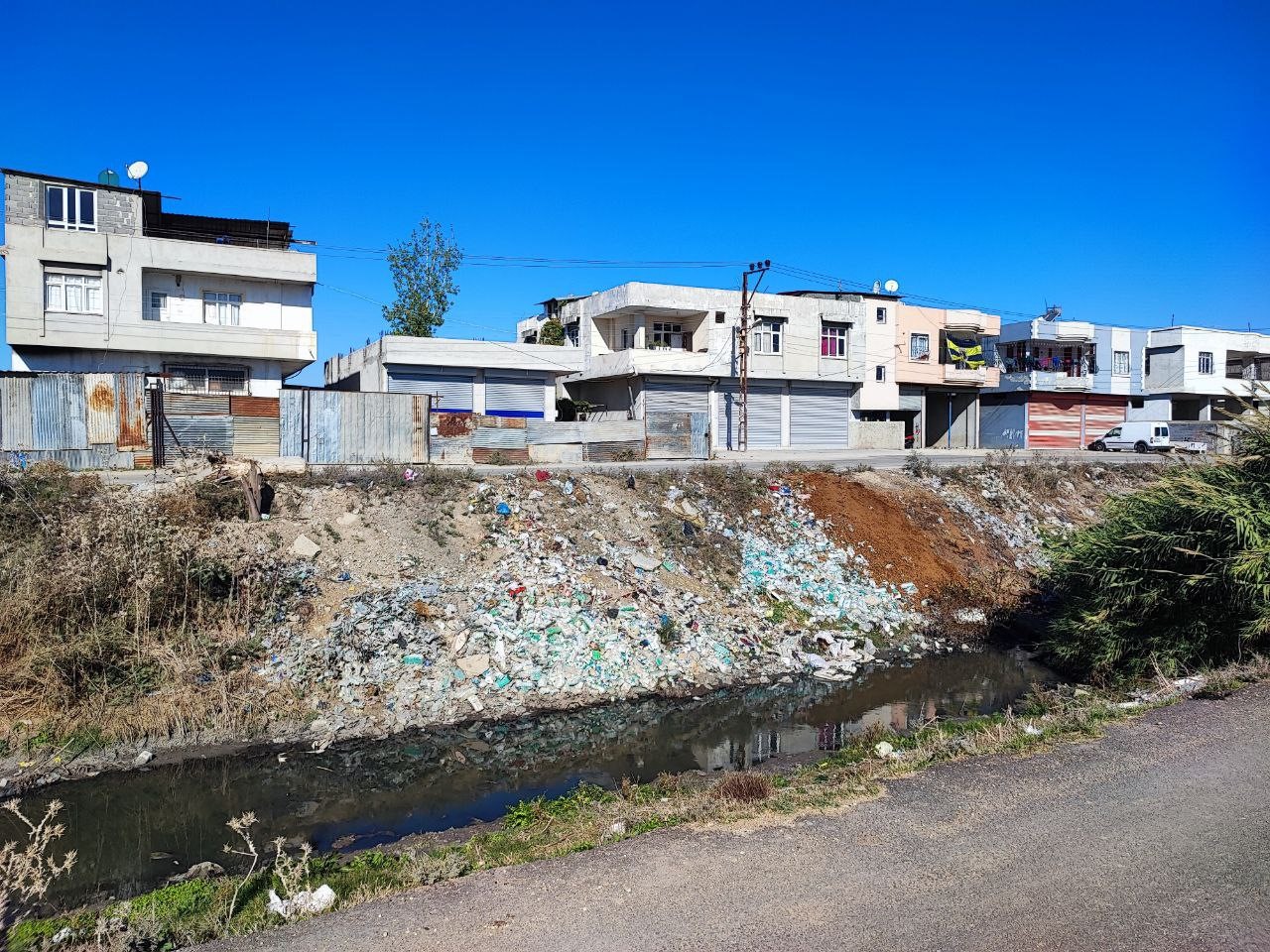 acik birakilan atik su deresi vatandasi perisan ediyor 8