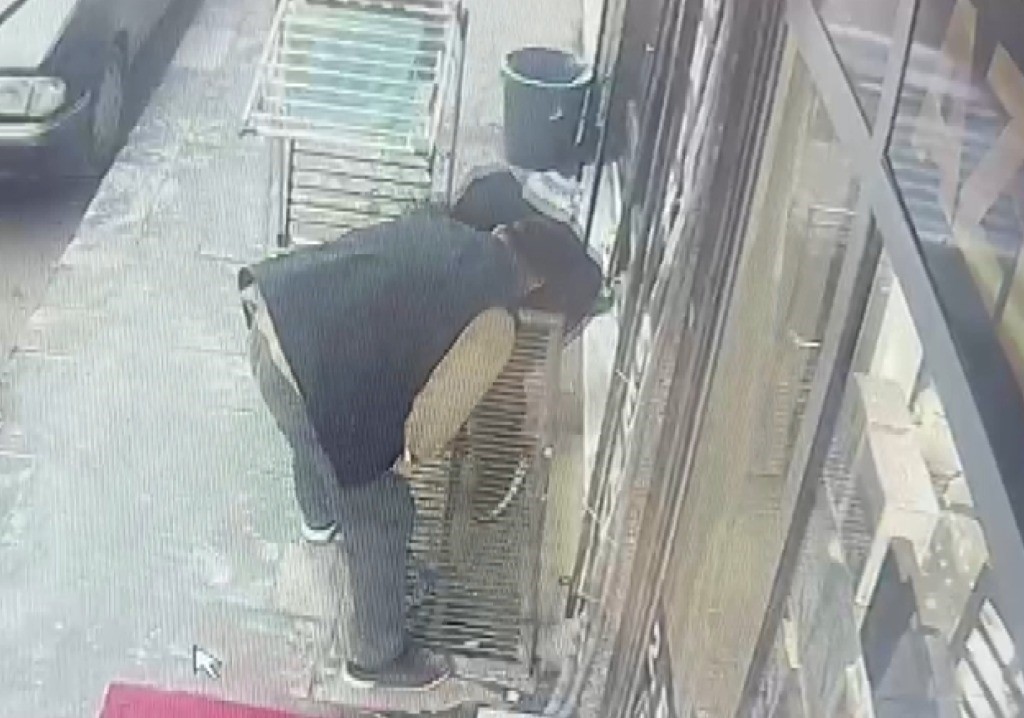 acilan mazgaldan dusen cocuk yaralandi 0
