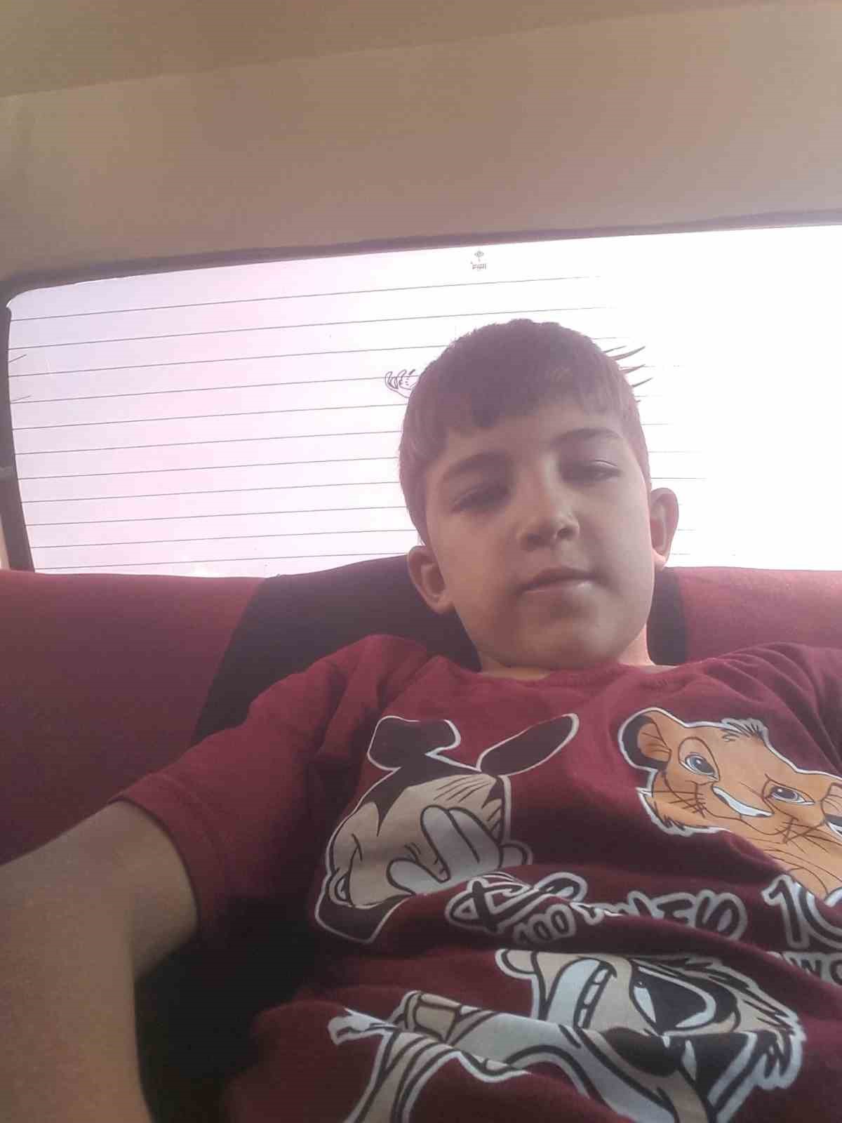 acili baba karne gununde maganda kursunuyla olen oglunun kabrinde agladi 5 H2MRKkAA