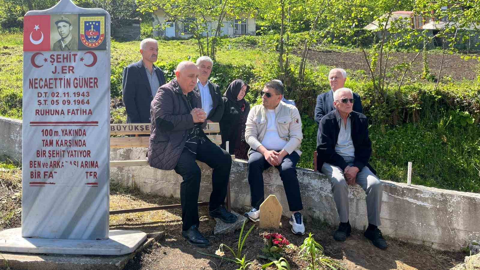 acili baba oglunun mezari basinda adalet istedi 0 J8f9EU1S