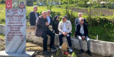 acili-baba-oglunun-mezari-basinda-adalet-istedi-ZVvYrbJY.jpg