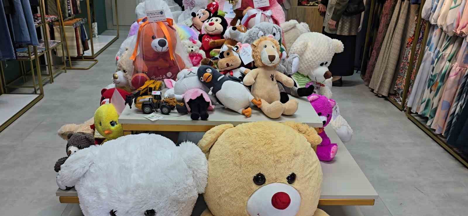 "Açılışa kuruyacak çiçeklerle değil çocukları sevindirecek oyuncaklarla gelin" çağrısı 4 acilisa kuruyacak ciceklerle degil cocuklari sevindirecek oyuncaklarla gelin cagrisi 0 sONNBMS2