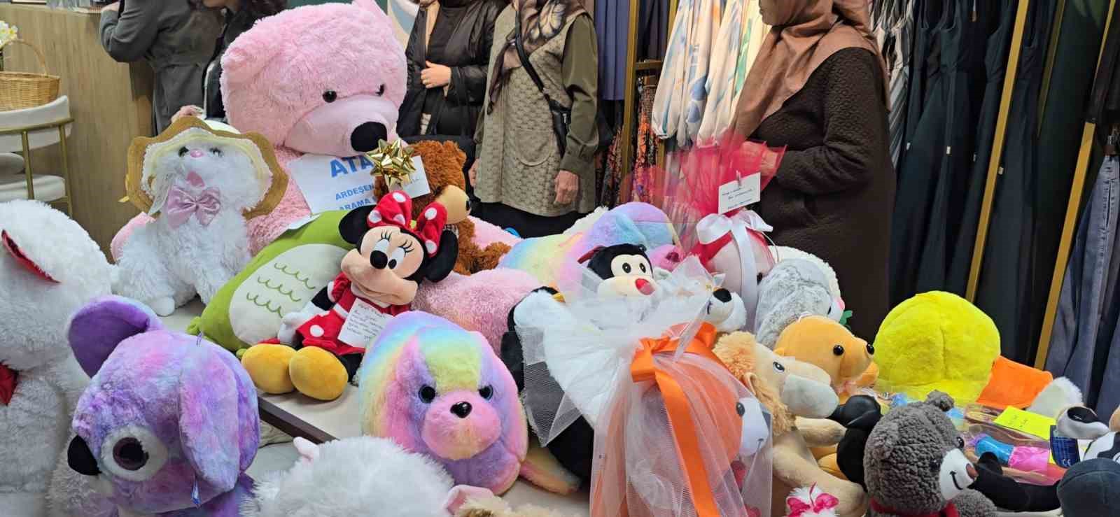 "Açılışa kuruyacak çiçeklerle değil çocukları sevindirecek oyuncaklarla gelin" çağrısı 6 acilisa kuruyacak ciceklerle degil cocuklari sevindirecek oyuncaklarla gelin cagrisi 2 KB4BuUOB