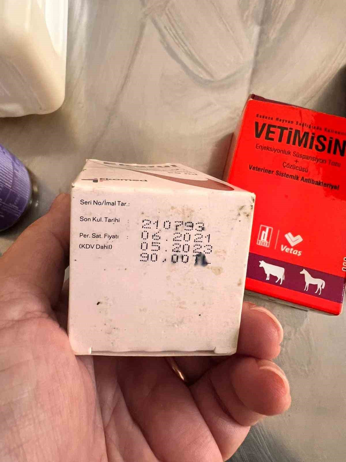 Açlıktan birbirini yiyen köpeklerin bakıldığı barınakta birçok ilacın tarihinin geçtiği belirlendi 8 acliktan birbirini yiyen kopeklerin bakildigi barinakta bircok ilacin tarihinin gectigi belirlendi 4 jm1f4zZf