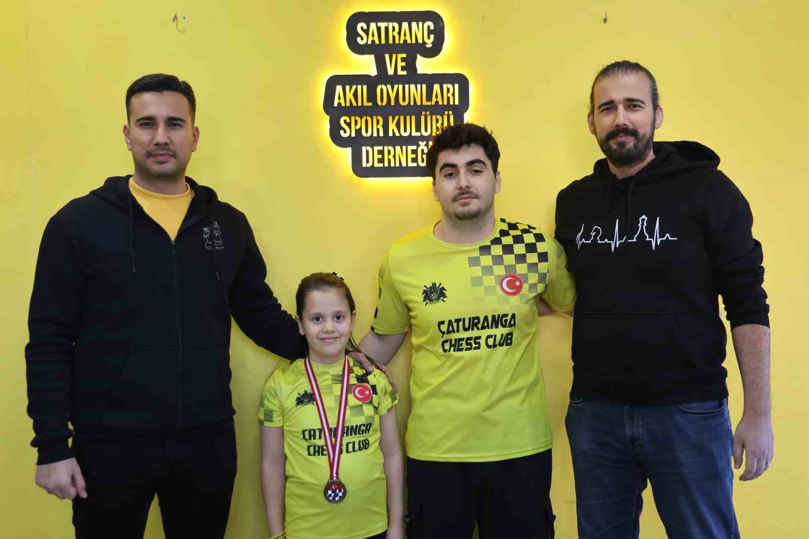 actiklari satranc kulubuyle milli takima sporcu yetistiriyorlar 0 laRsuiD2
