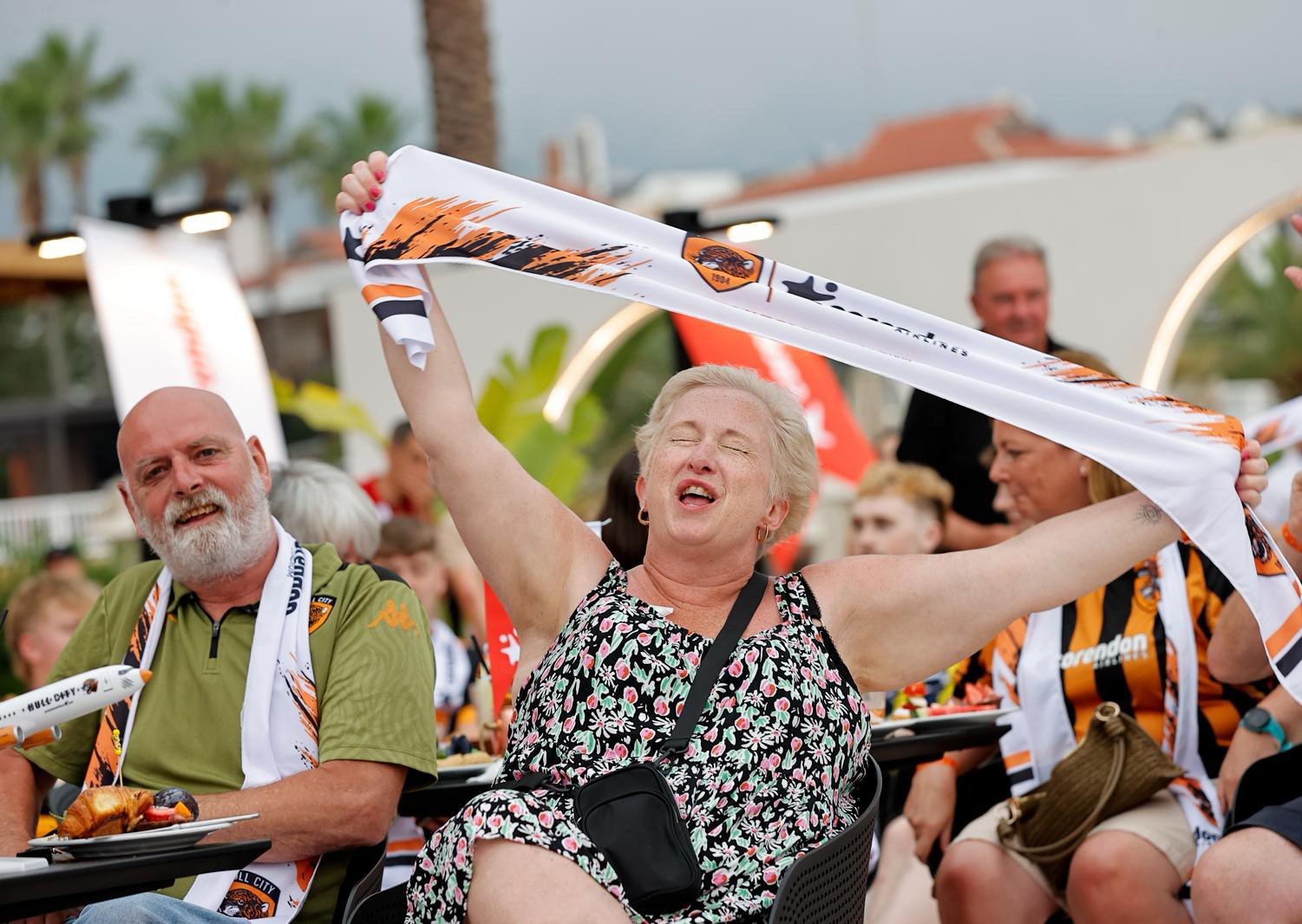 acun ilicali hull city taraftarlariyla antalyada bulustu 3 TAK9hgGW