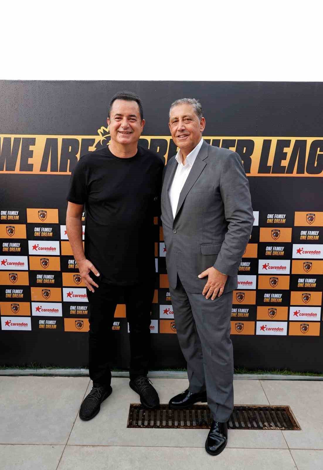 acun ilicali hull city taraftarlariyla antalyada bulustu 4 bLdukIS5