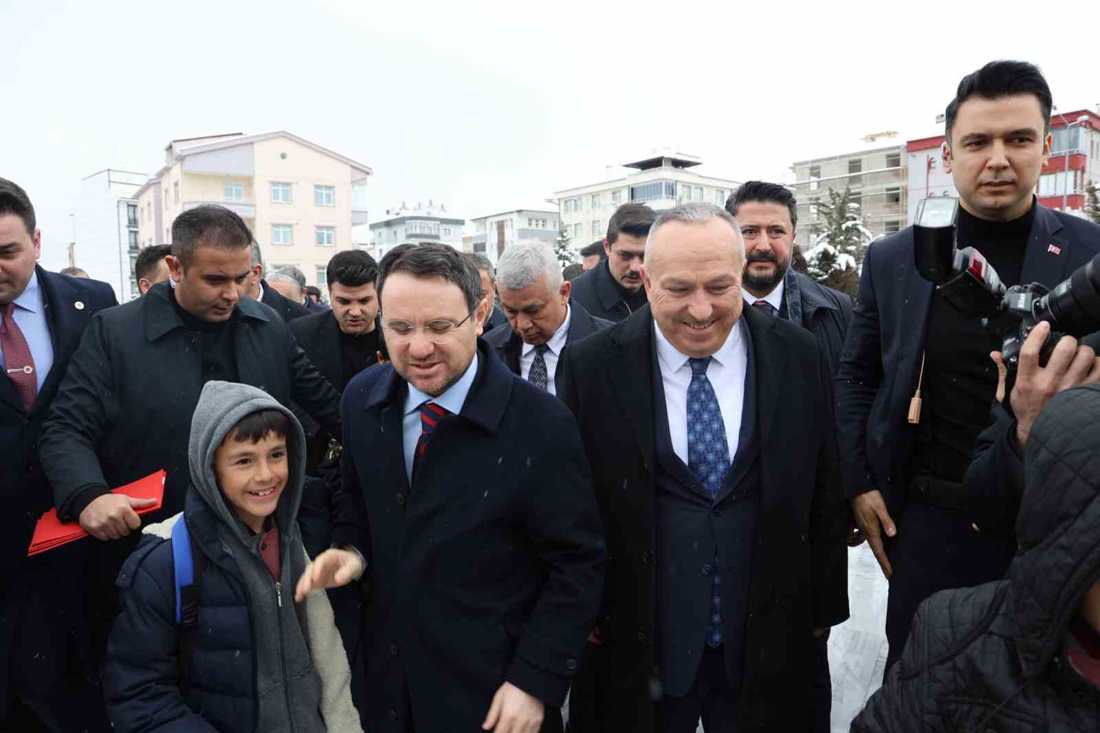 adalet bakani akin gurlek memleketi nevsehirde davul zurnayla karsilandi 3 i43gF8WE