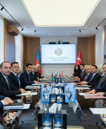 adalet-bakani-gurlek-azerbaycanli-mevkidasi-ahmadov-ile-bir-araya-geldi-tQ83lh4K.jpg