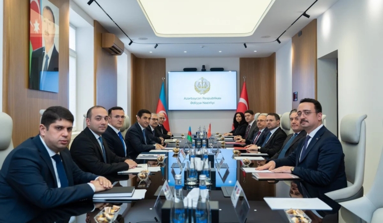 adalet-bakani-gurlek-azerbaycanli-mevkidasi-ahmadov-ile-bir-araya-geldi-tQ83lh4K.jpg