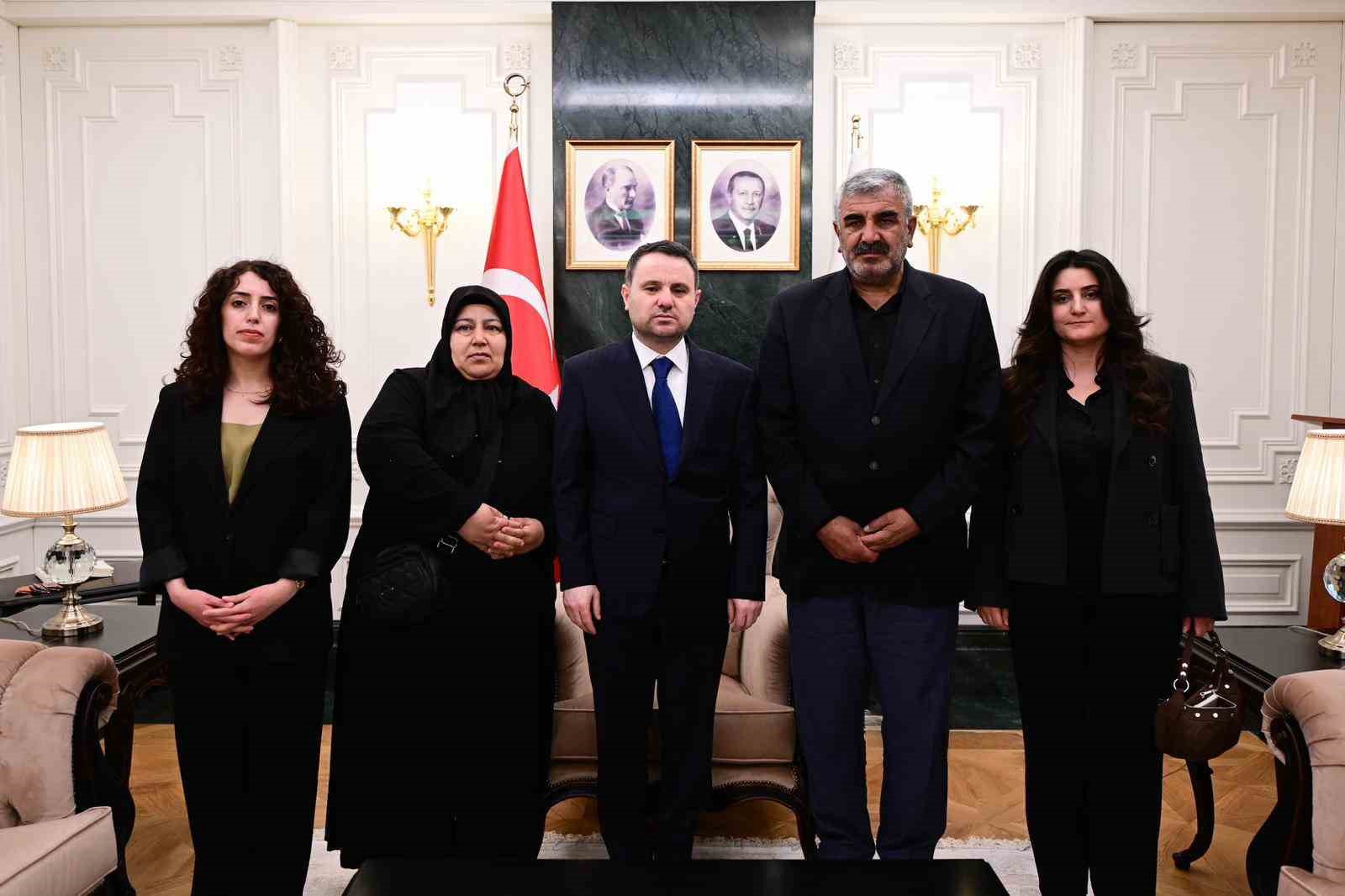 Adalet Bakanı Gürlek: "Rojin, hayalleri yarım kalmış bir genç kızımız, biz devlet olarak bu işin sonuna kadar üzerine gideceğiz" 4 adalet bakani gurlek rojin hayalleri yarim kalmis bir genc kizimiz biz devlet olarak bu 1BksMkIR