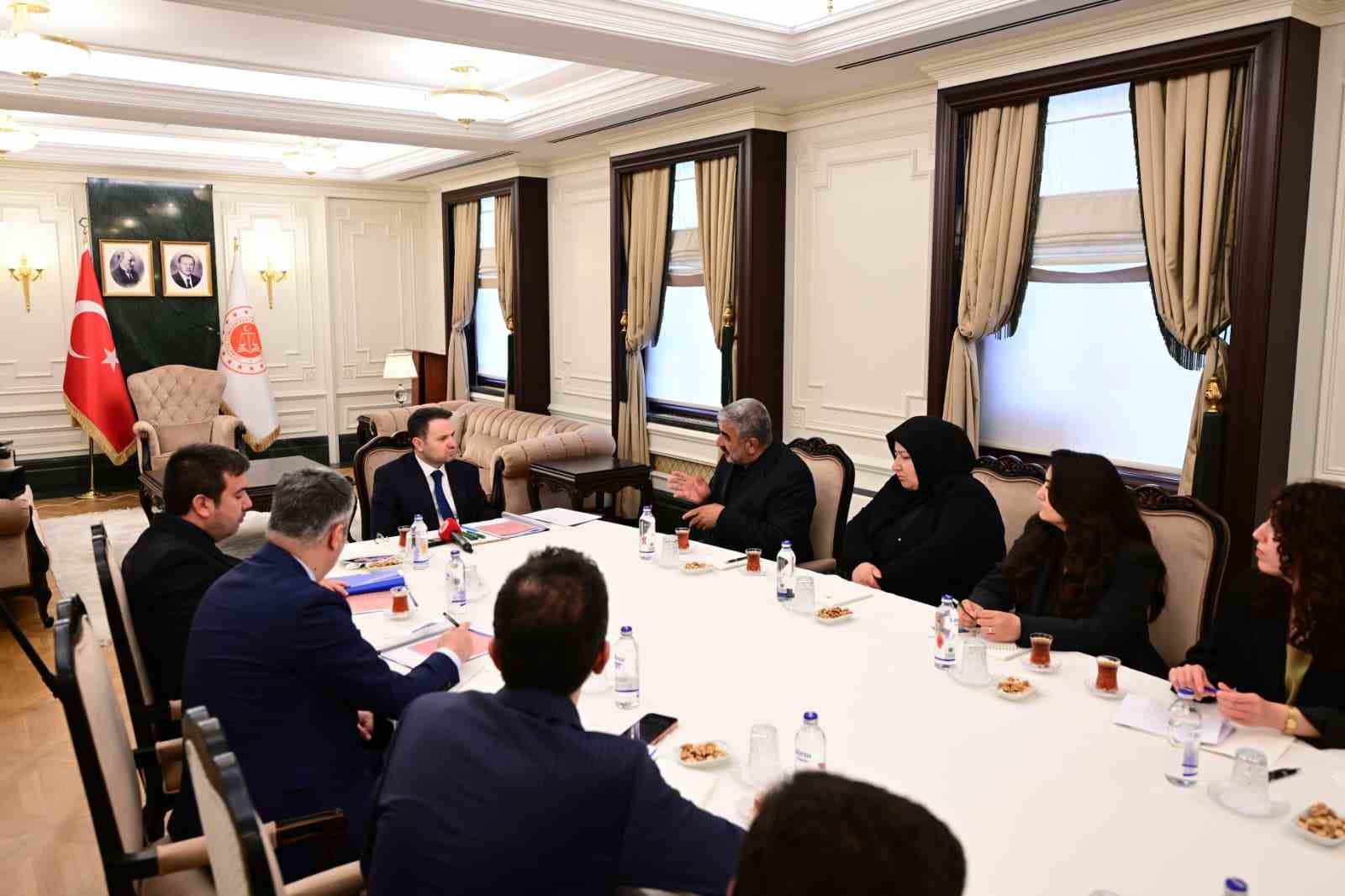 Adalet Bakanı Gürlek: "Rojin, hayalleri yarım kalmış bir genç kızımız, biz devlet olarak bu işin sonuna kadar üzerine gideceğiz" 7 adalet bakani gurlek rojin hayalleri yarim kalmis bir genc kizimiz biz devlet olarak bu YHtSVulQ