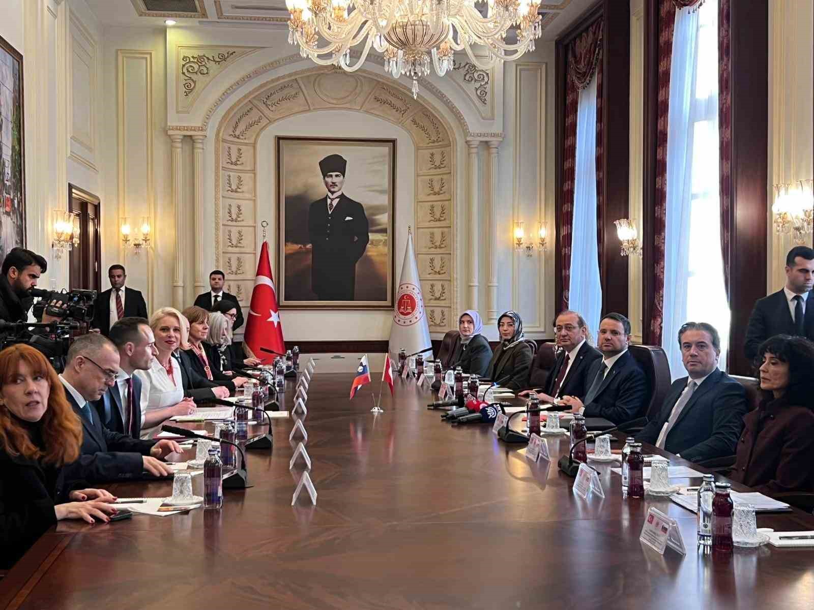 adalet bakani gurlek slovenya ulusal meclis baskani zupancic ile bir araya geldi 0 QJpl1BgQ