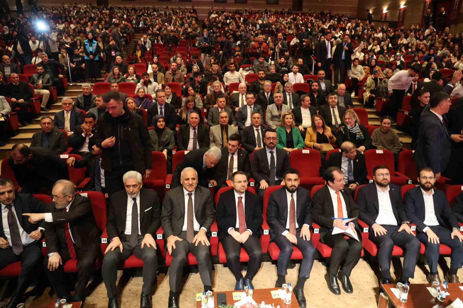 adalet bakani gurlek sosyal medyaya kimlikle girilecek 0 y7frCbDj