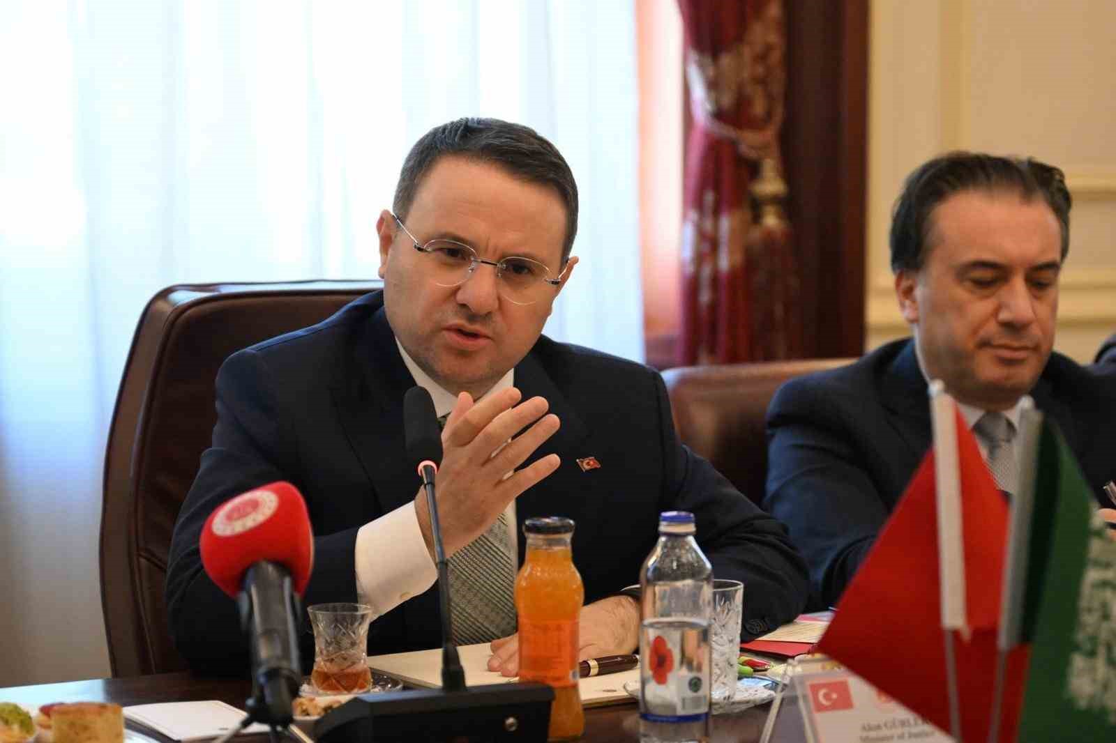 Adalet Bakanı Gürlek, Suudi mevkidaşı Al Smani ile bir araya geldi 6 adalet bakani gurlek suudi mevkidasi al smani ile bir araya geldi 2 MLZ9qgCy