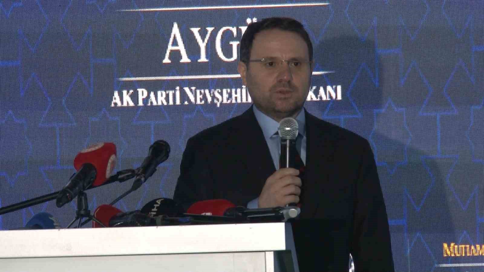 adalet bakani gurlek turkiye artik kendisine bicilen gomlege sigmiyor artik yeni anayasaya ihtiyacimiz var BXWEkiL6