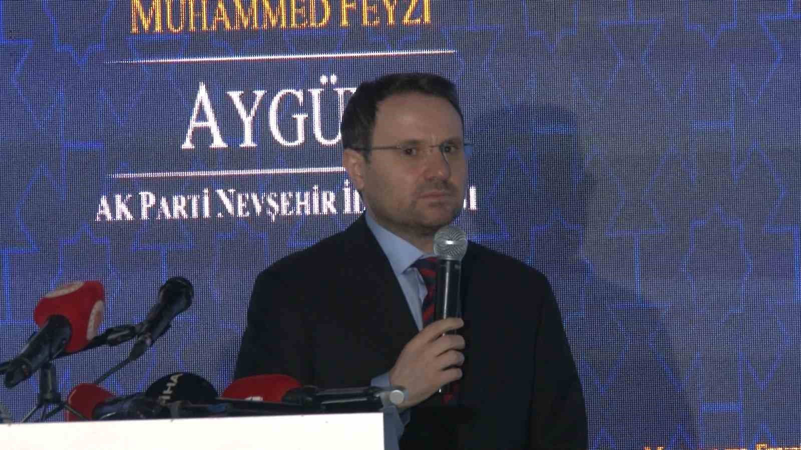 adalet bakani gurlek turkiye artik kendisine bicilen gomlege sigmiyor artik yeni anayasaya ihtiyacimiz var TJziTRlp