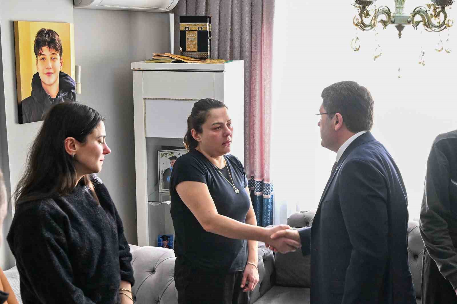adalet bakani tunc atlas caglayanin ailesini ziyaret etti 3 lEGRQBQZ