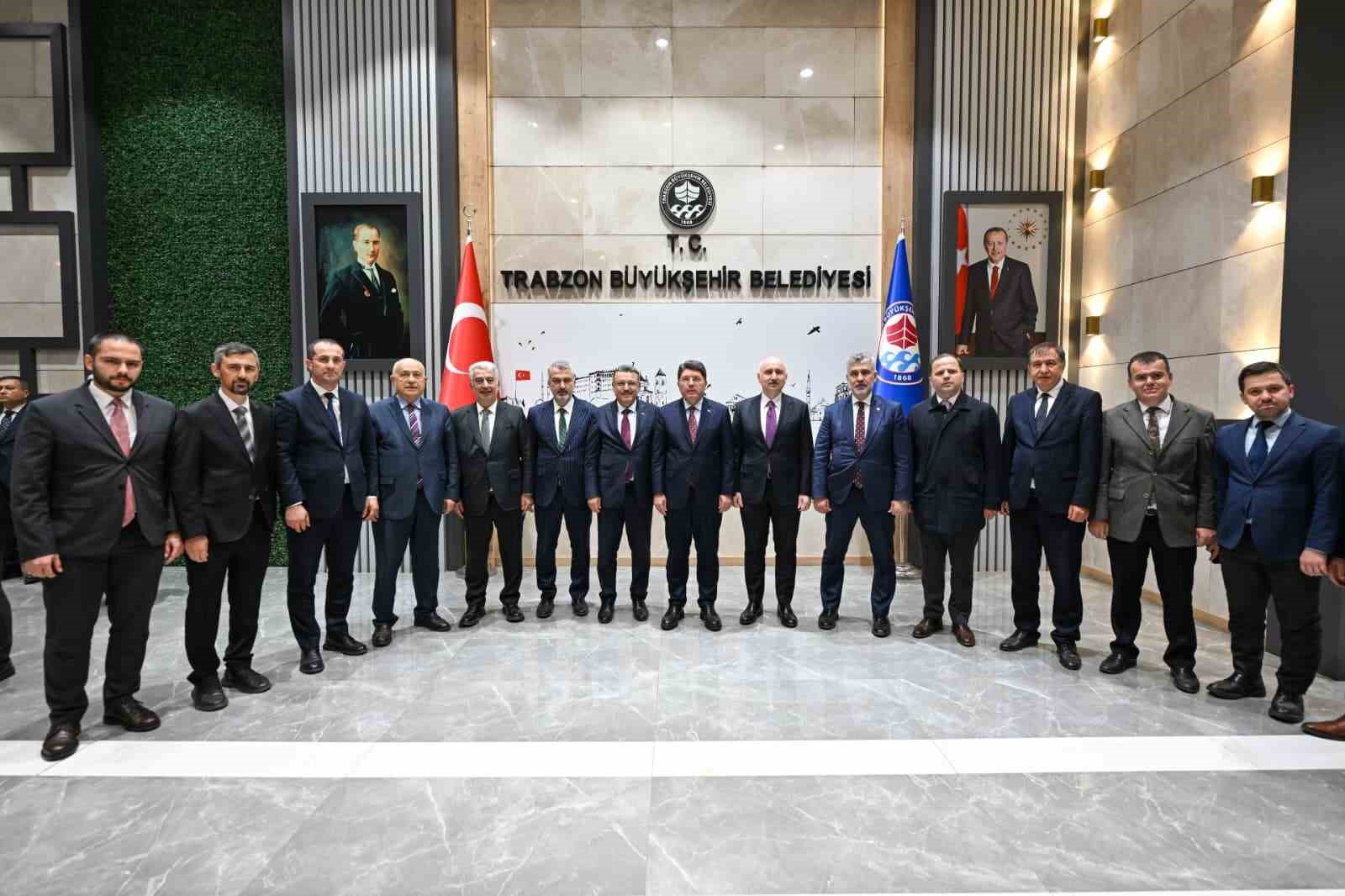 adalet bakani tunc hukuk fakultesi ogrencileri ile bulustu 2 GyS6H4cs
