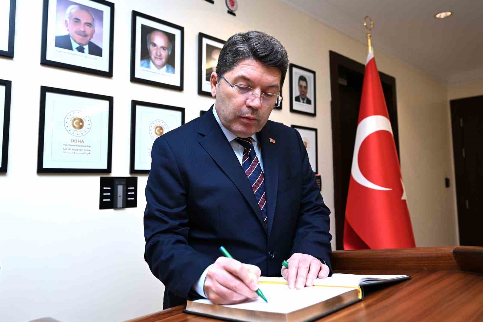 adalet bakani tunc katarda duzenlenen doha hukuk forumuna katildi 0 GWKRmlOJ