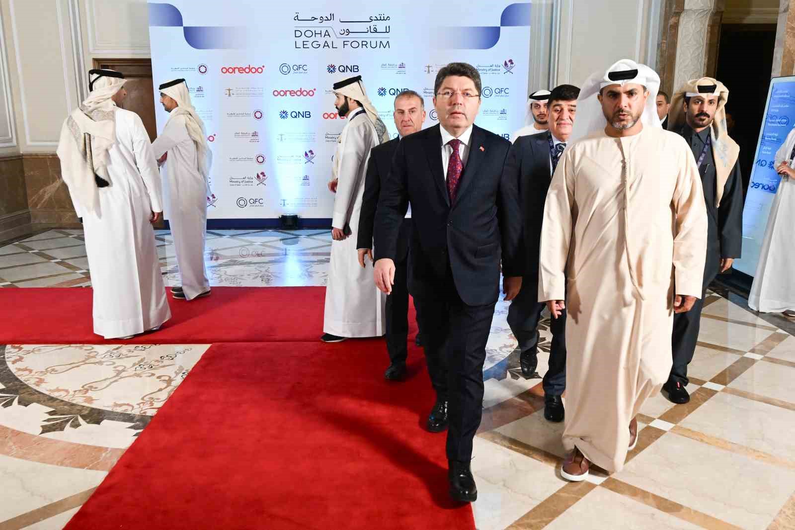 adalet bakani tunc katarda duzenlenen doha hukuk forumuna katildi 10 8GpePmLE