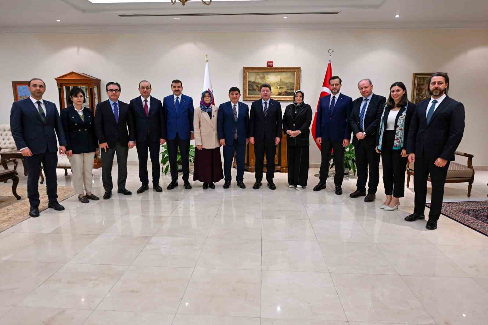 adalet bakani tunc katarda duzenlenen doha hukuk forumuna katildi 3 2wh6ageB