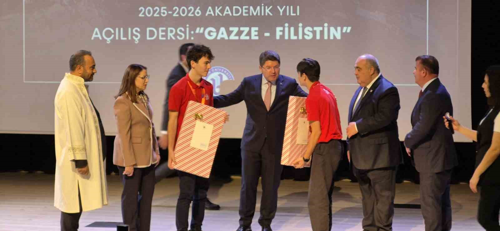 adalet bakani tunctan universite ogrencilerine gazze dersi 0 nwCbIuBa