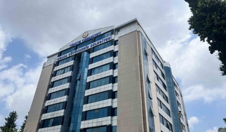 adana-buyuksehir-belediyesinin-4859-milyon-liralik-borcuna-vatandaslardan-tepki-y113aZEC.jpg