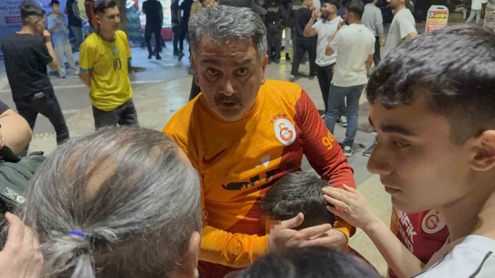 adana demirsporlu taraftarlar kucuk cocuga alkol sisesi firlatti 1 9GTrRisO