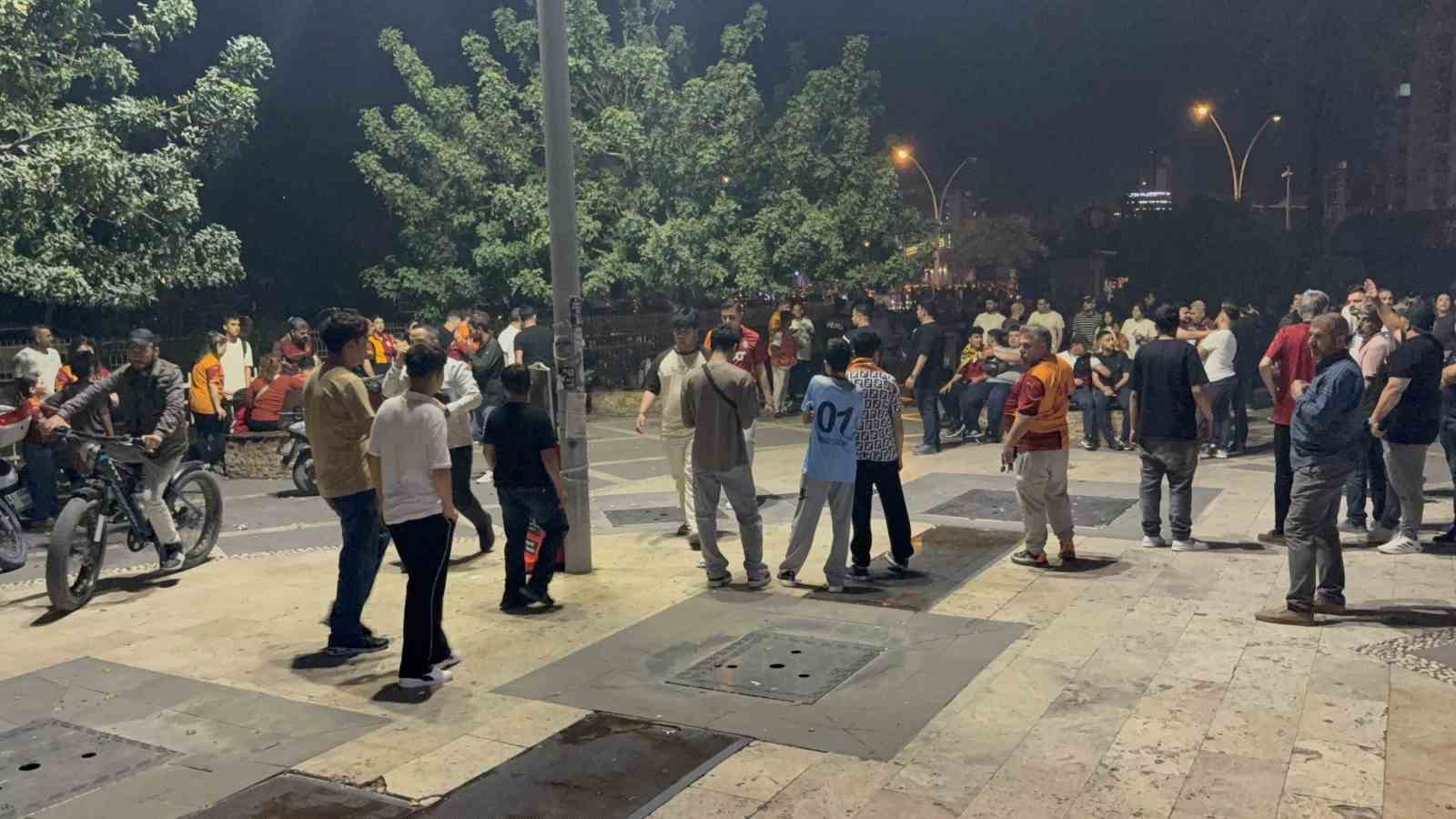 adana demirsporlu taraftarlar kucuk cocuga alkol sisesi firlatti 4 VQRJK76p