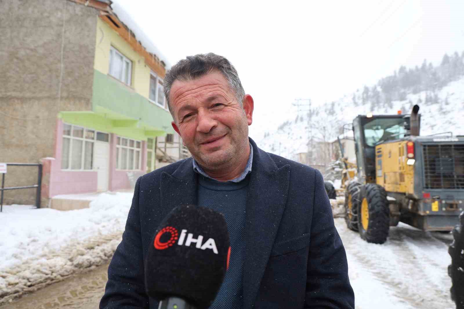adana fekede kar 1 metreyi asti cocuklar kizakla tatilin tadini cikardi 13 yKpGmIKi