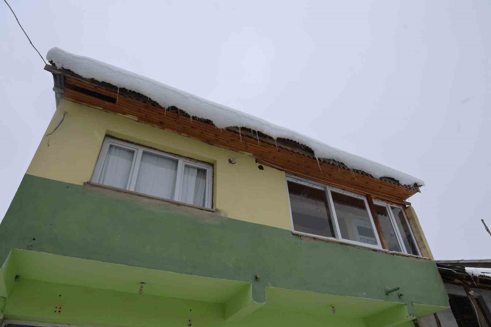 adana fekede kar 1 metreyi asti cocuklar kizakla tatilin tadini cikardi 15 HbEFlDHC