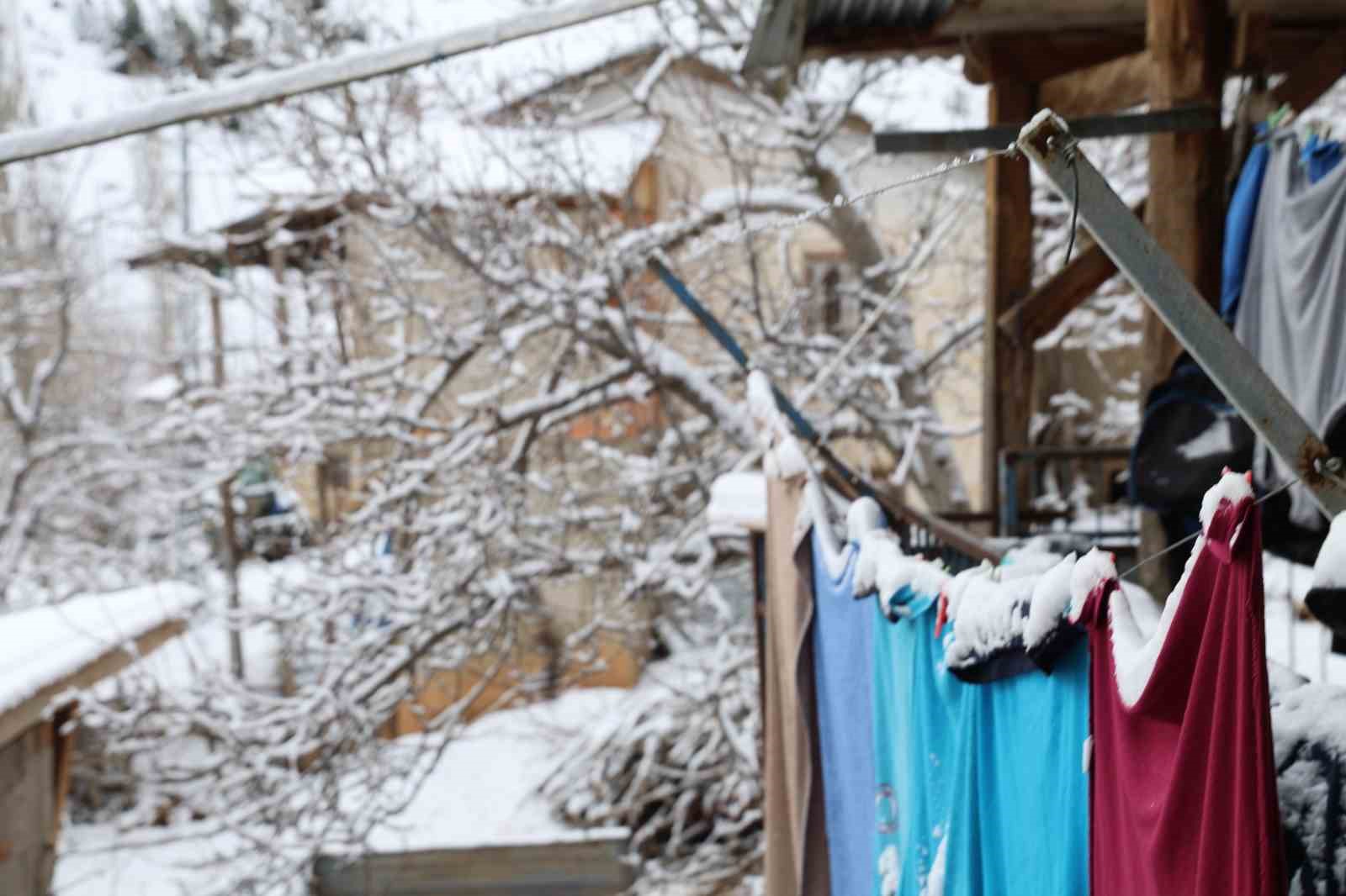 adana fekede kar 1 metreyi asti cocuklar kizakla tatilin tadini cikardi 16 YprX8OJE