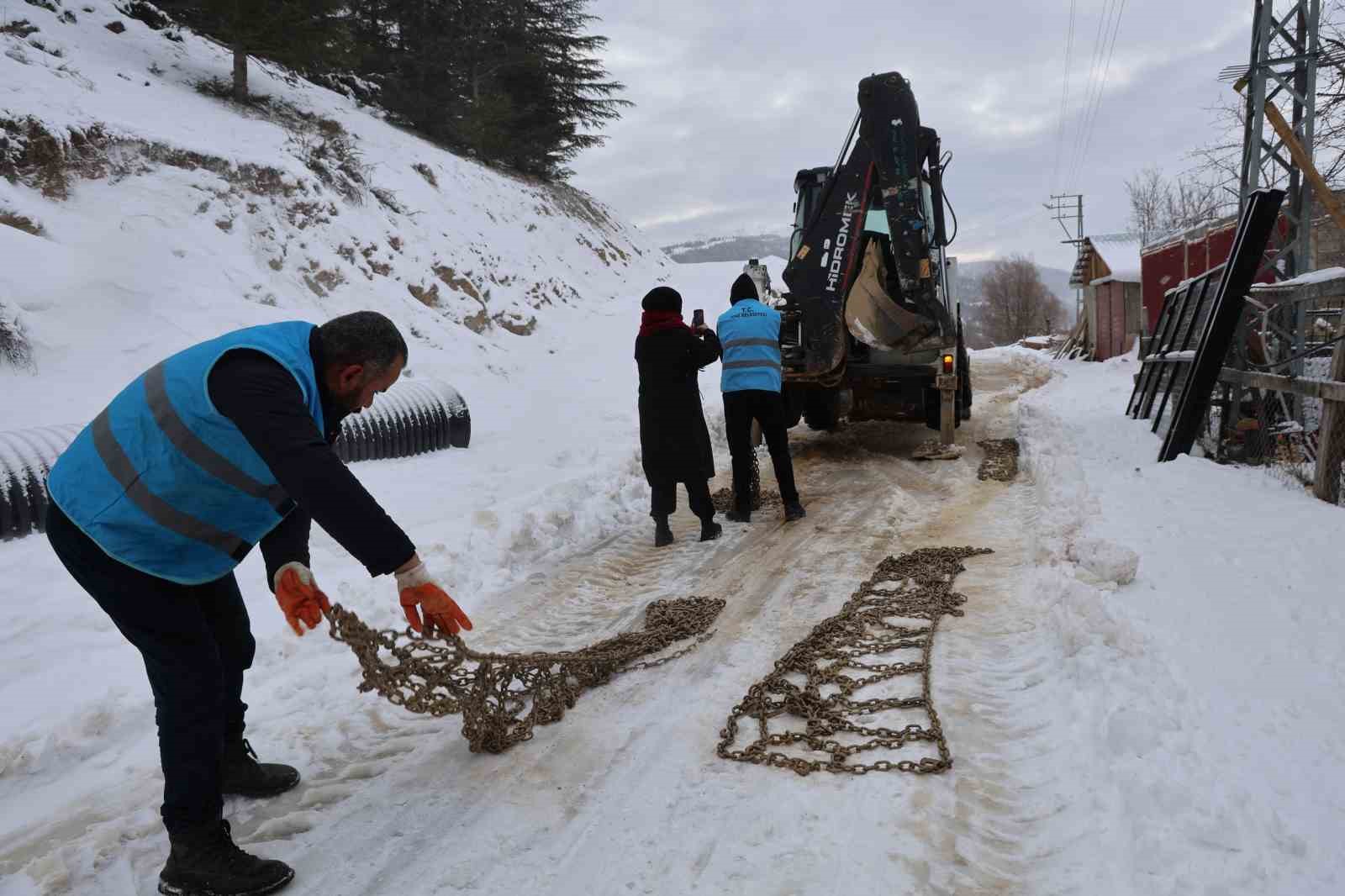 adana fekede kar 1 metreyi asti cocuklar kizakla tatilin tadini cikardi 17 LguM4s6k