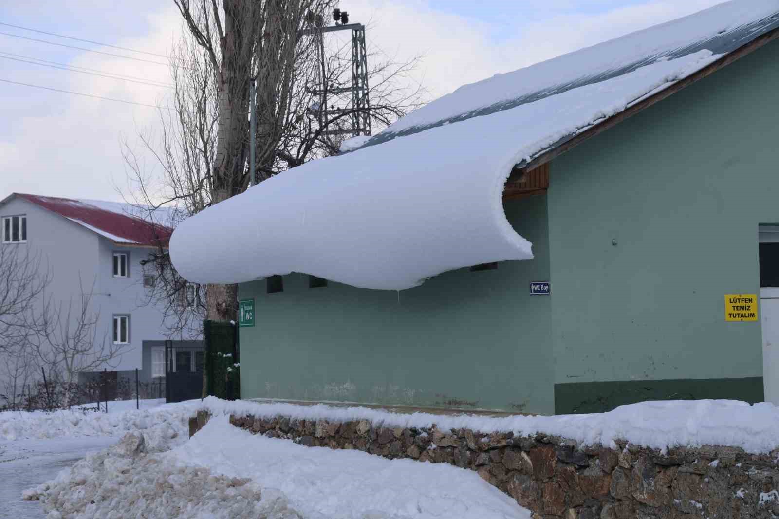 adana fekede kar 1 metreyi asti cocuklar kizakla tatilin tadini cikardi 3 VI3WbUld
