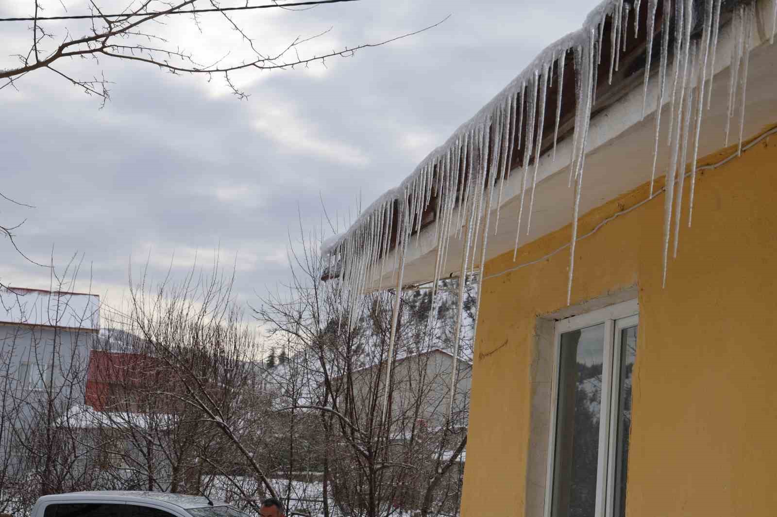 adana fekede kar 1 metreyi asti cocuklar kizakla tatilin tadini cikardi 5 Ks6aYmGA