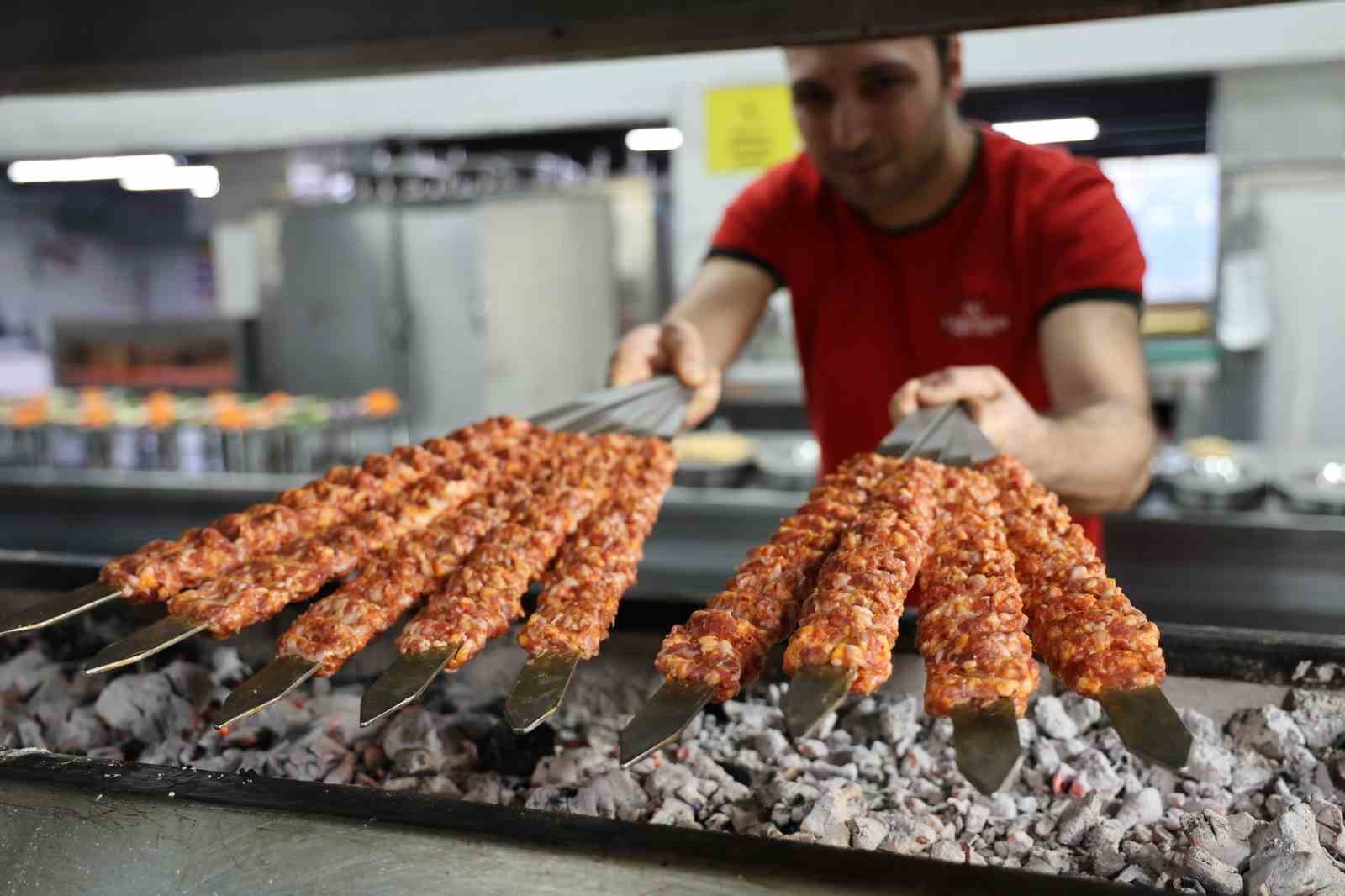 Adana kebabı ve salata ikilisi ’glutatyon’ seviyesini artırıyor 6 adana kebabi ve salata ikilisi glutatyon seviyesini artiriyor 2 WswXslwN