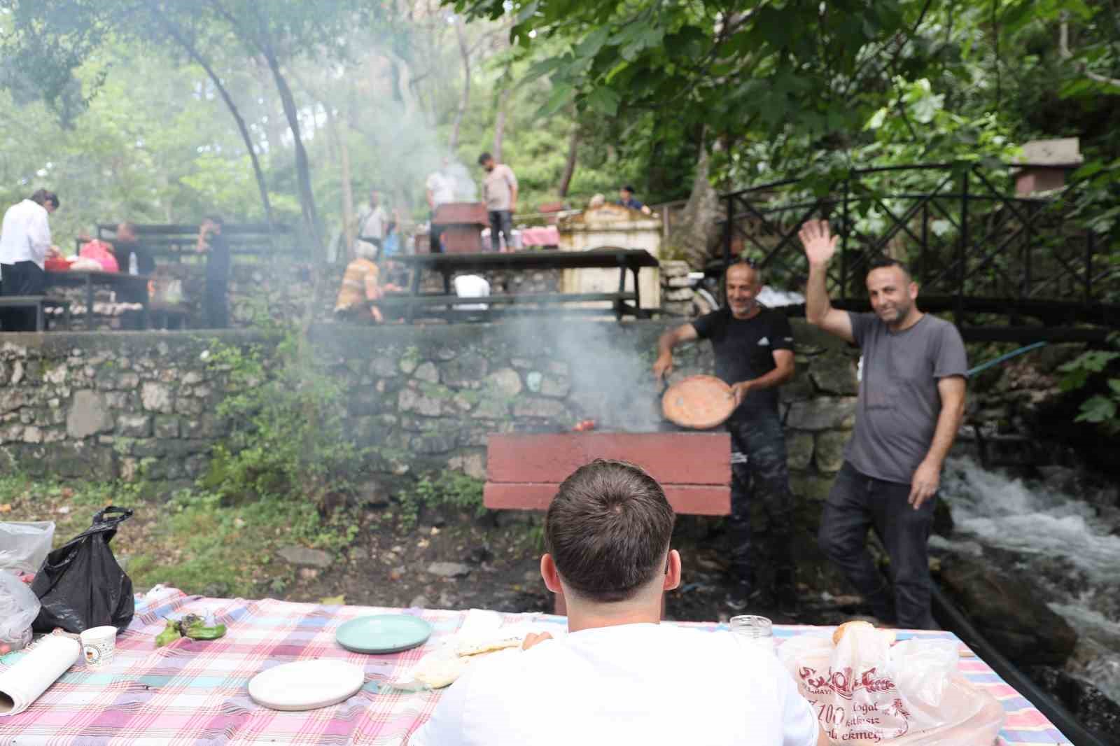 adana kozanda mesire alanlari doldu mangal dumanlari gokyuzune yukseldi 2 57VAm6YH