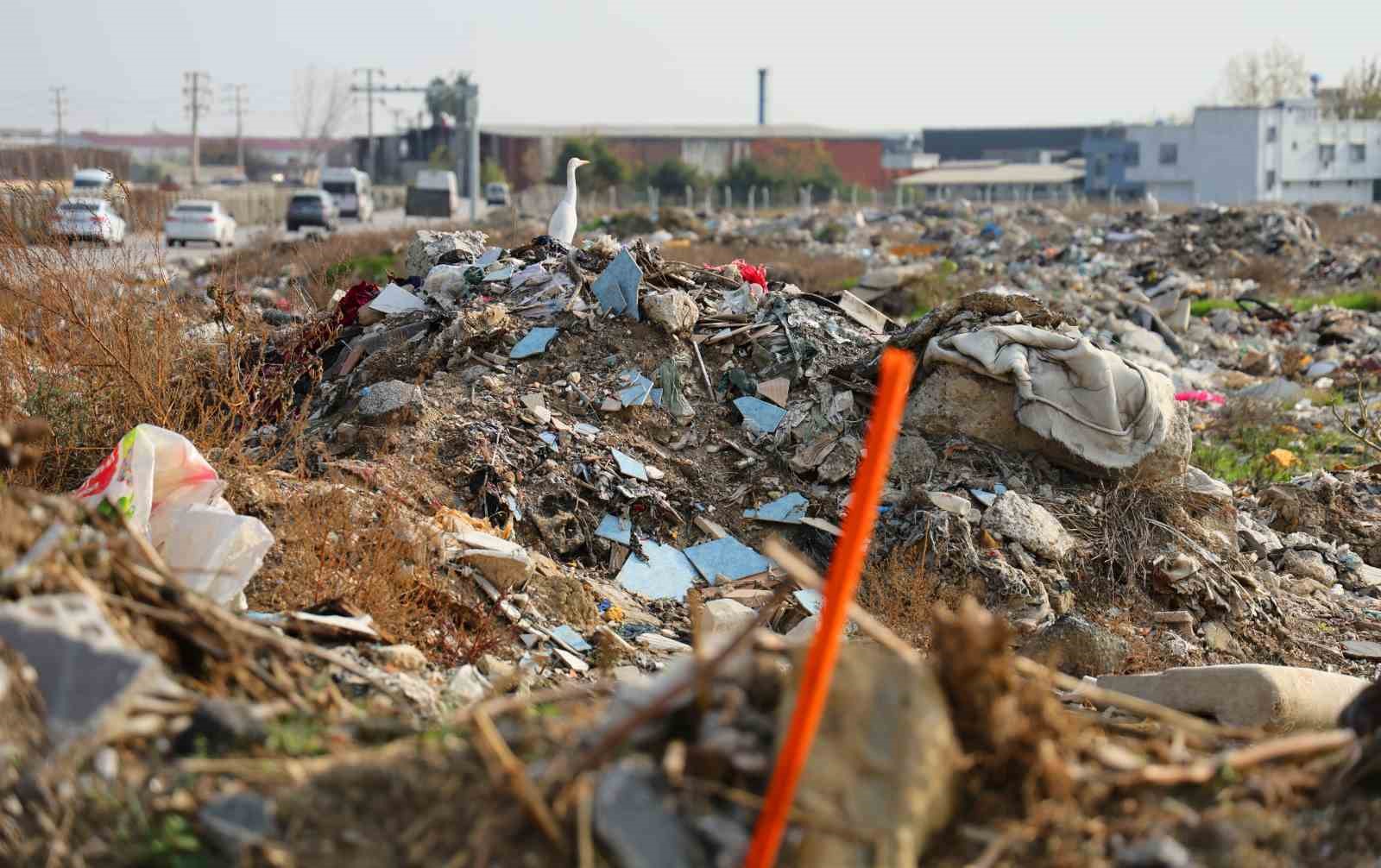 adana merkezindeki arazi cop ve moloz doldu 0 XZtVyXJw