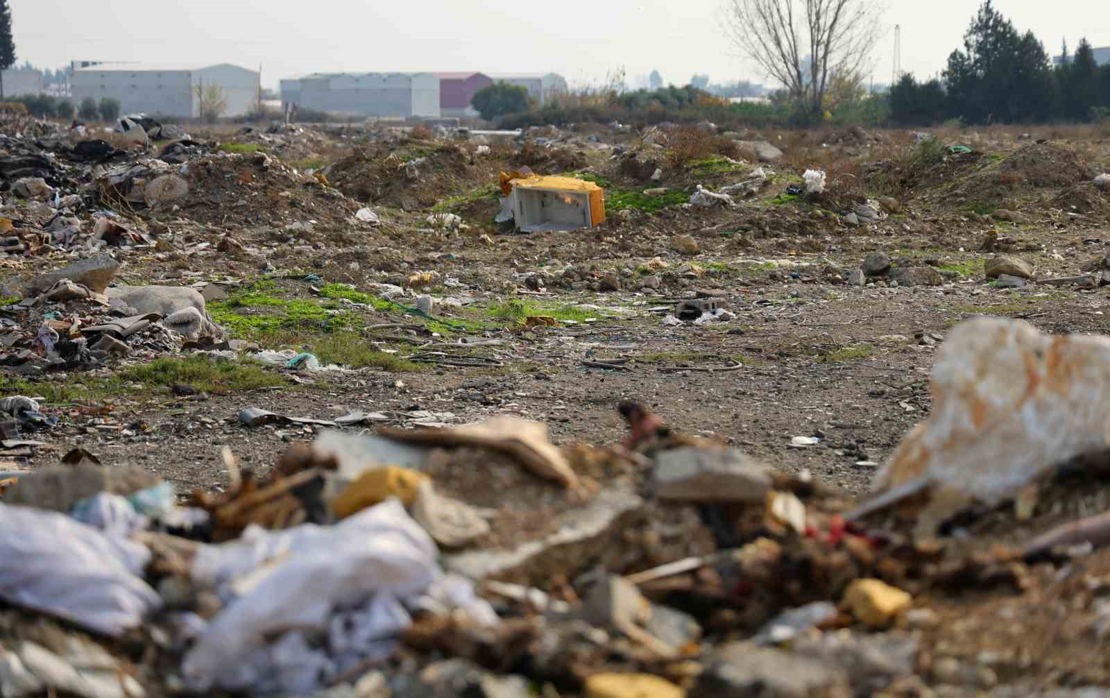 adana merkezindeki arazi cop ve moloz doldu 6 HSTpN1tC