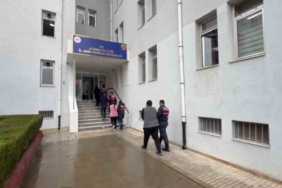 İki grup arasında çıkan tartışma bıçaklı kavgaya dönüştü: 1 yaralı 1 thumbnail