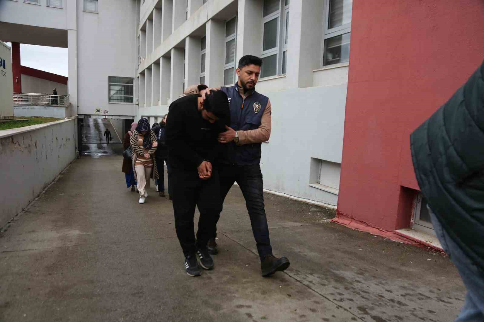Adana merkezli 6 ilde yasadışı bahis operasyonu: 13 kişi tutuklandı 7 adana merkezli 6 ilde yasadisi bahis operasyonu 13 kisi tutuklandi 3 g9Yl4Oz1