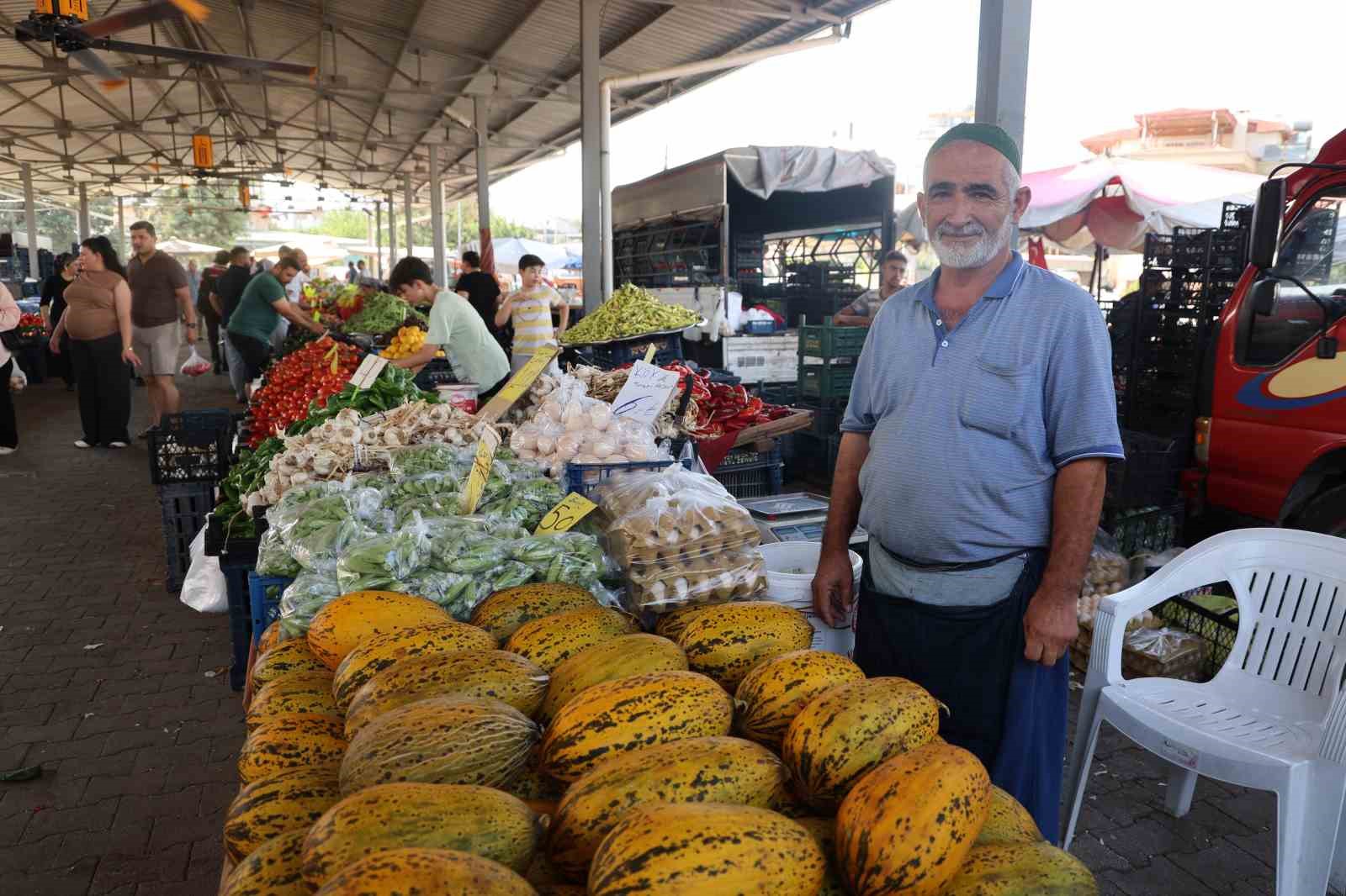 Adana sıcağı bunalttı, belediye pazara tavan vantilatörleri kurdu 5 adana sicagi bunaltti belediye pazara tavan vantilatorleri kurdu 1
