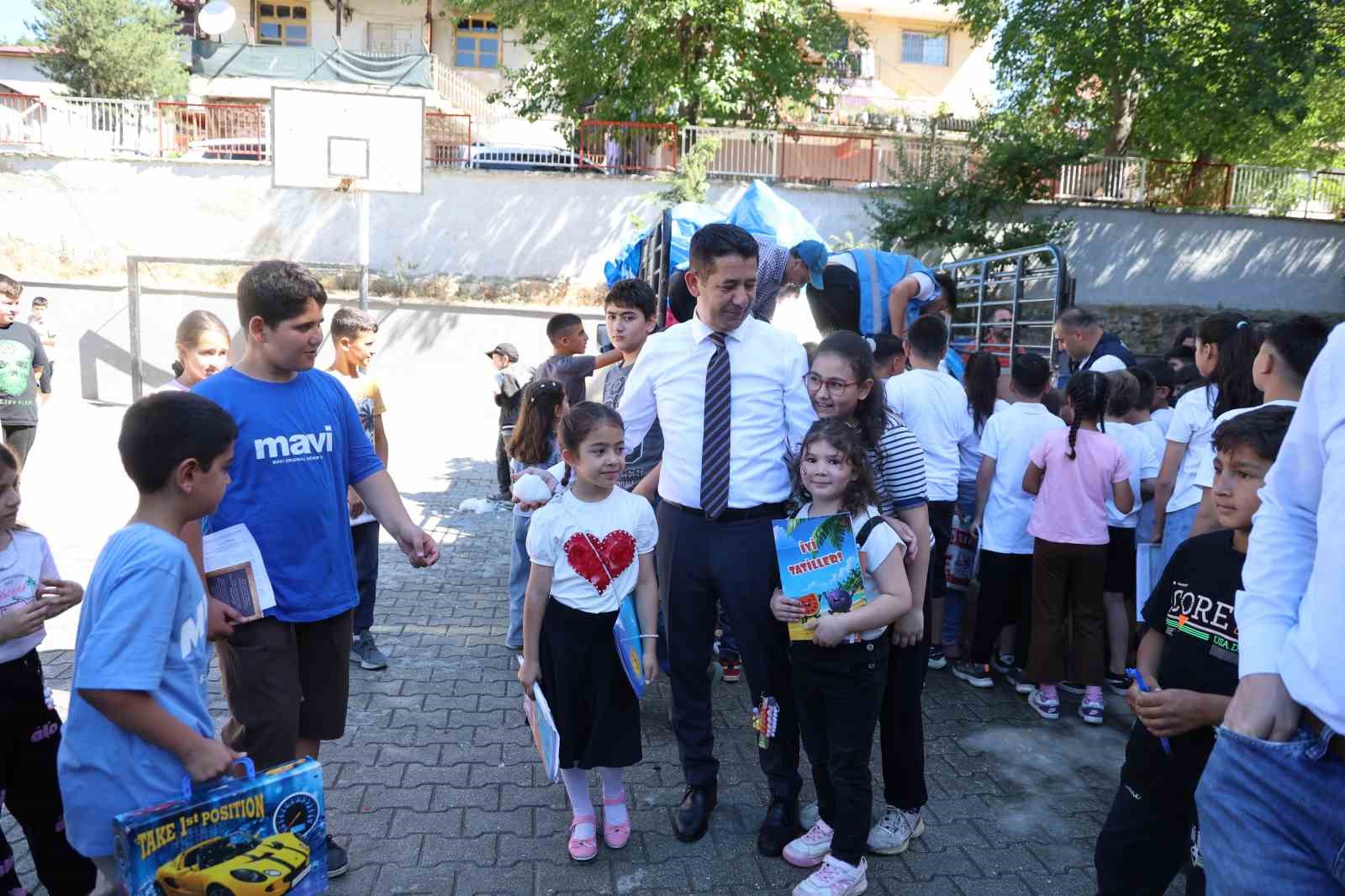 adana sicaginda ogrencilere buz gibi karne hediyesi 4 AEWpdg8P