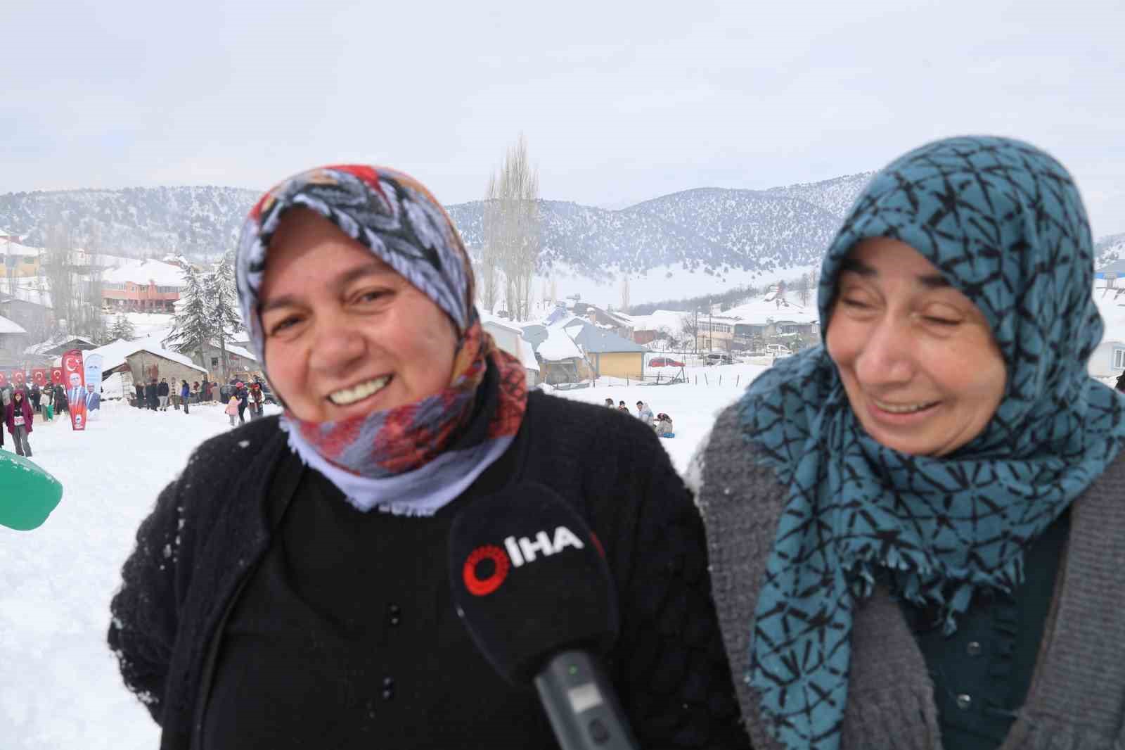 Adana usulü kayak festivali: Leğenle, bidonla, poşetle pistte yarış 14 adana usulu kayak festivali legenle bidonla posetle pistte yaris 10 nXNTjs7F