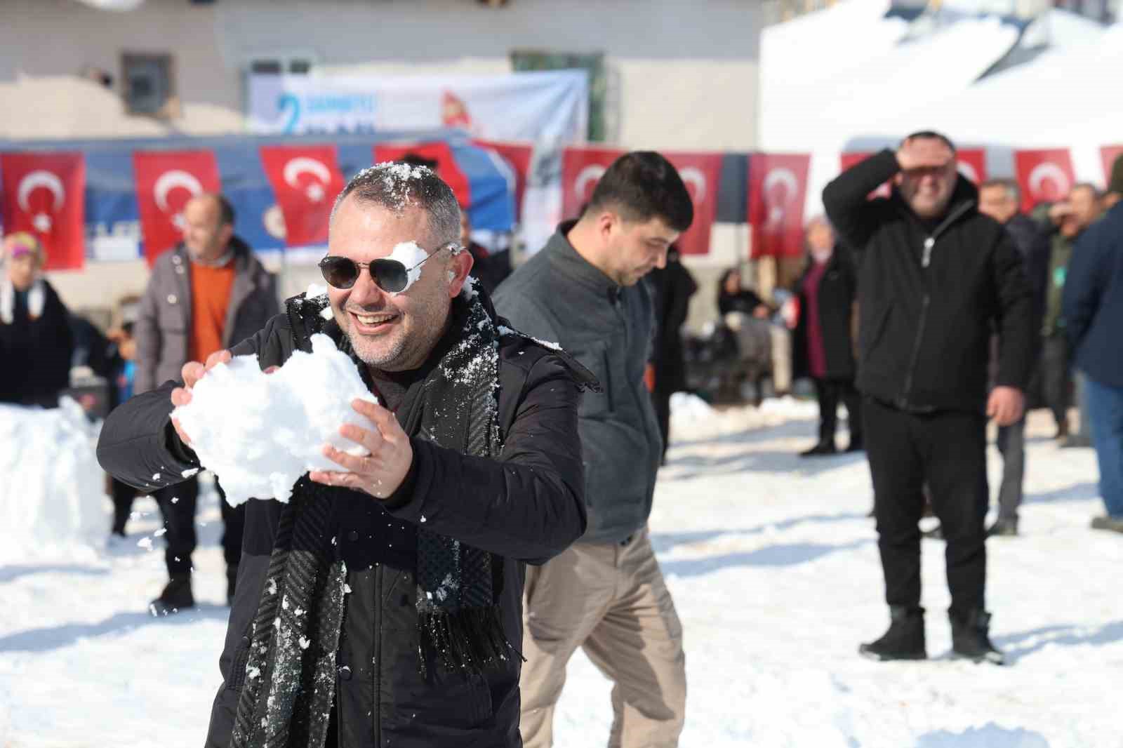 Adana usulü kayak festivali: Leğenle, bidonla, poşetle pistte yarış 17 adana usulu kayak festivali legenle bidonla posetle pistte yaris 13 7dmgwtTS